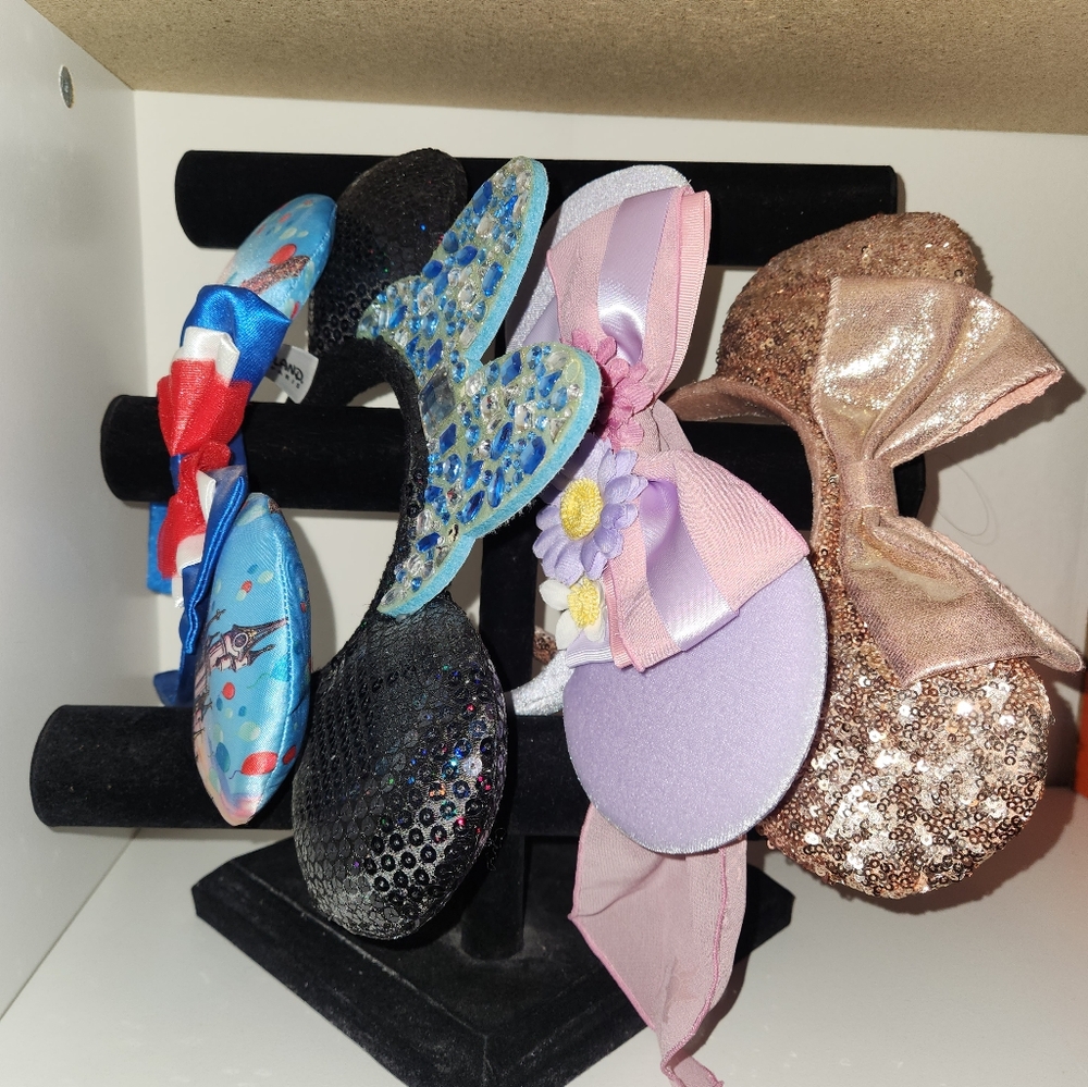 Black Velvet Jewelry Display Stand